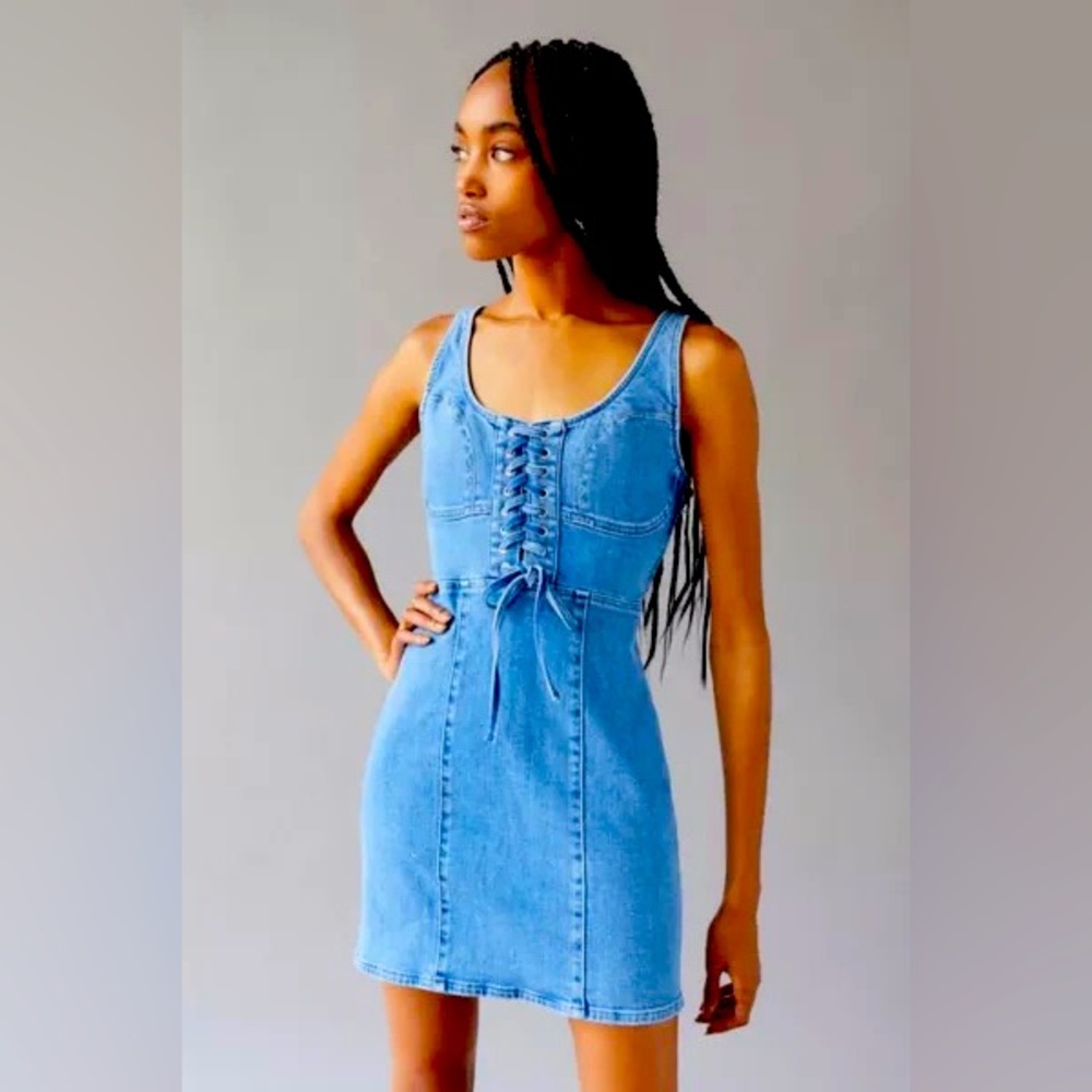 ⚡️NWT!⚡️UO Denim Bustier Lace-Up Mini Dress in Size Medium